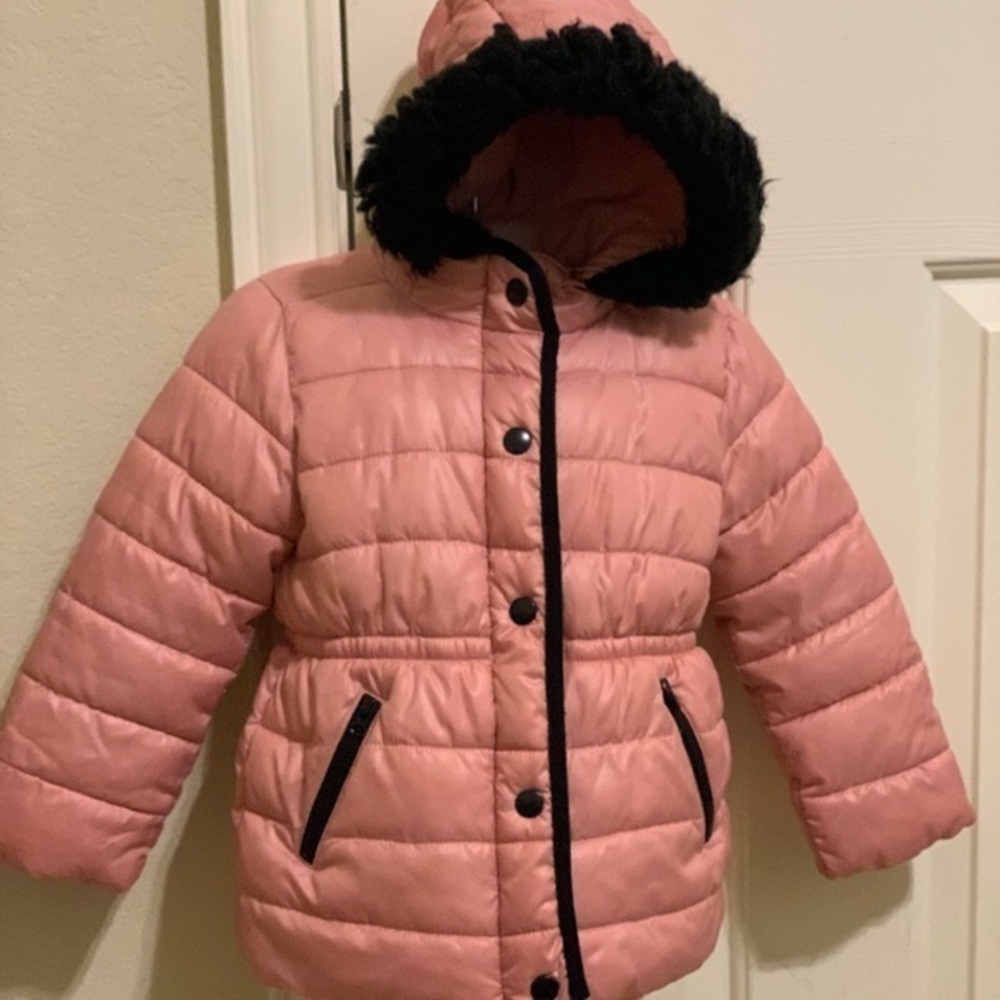 The children’s place toddler girl puffer hoddie 3T
